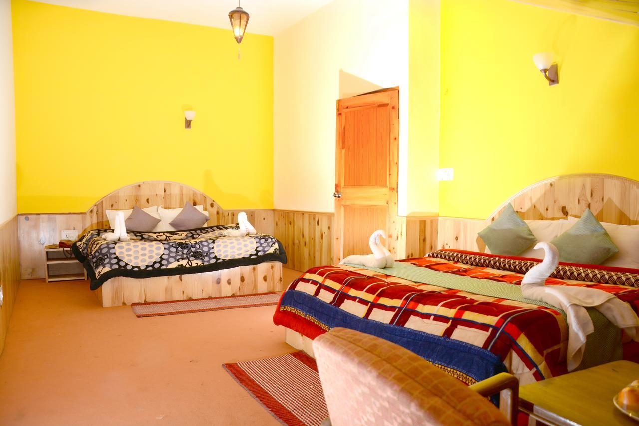 Hotel Rajhans Manali Екстериор снимка
