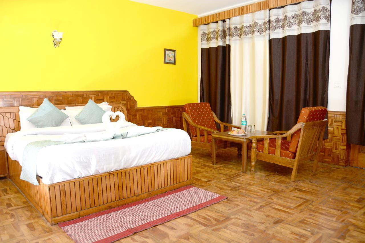 Hotel Rajhans Manali Екстериор снимка