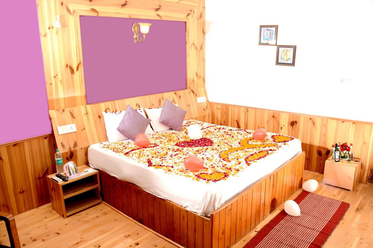 Hotel Rajhans Manali Екстериор снимка