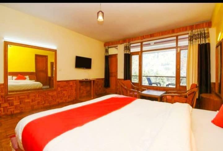 Hotel Rajhans Manali Екстериор снимка