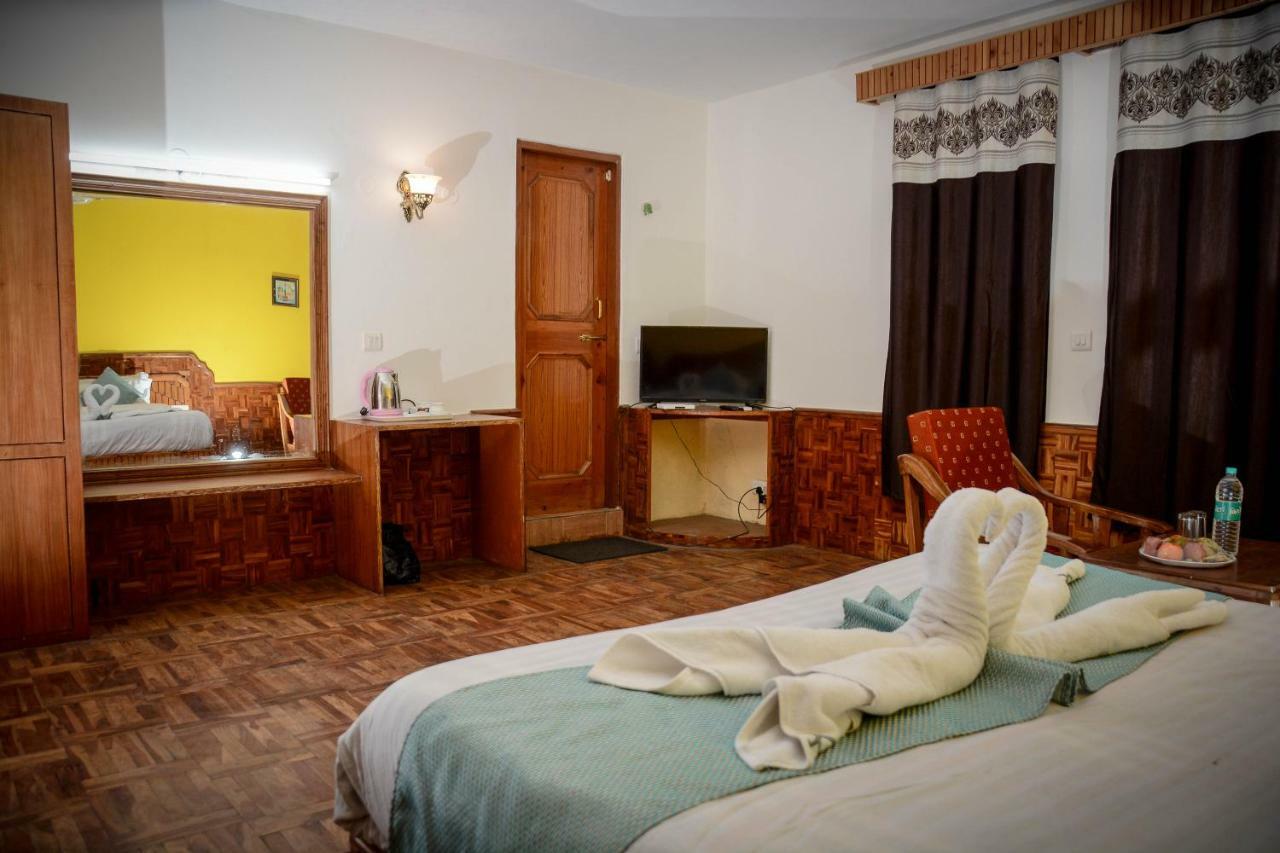 Hotel Rajhans Manali Екстериор снимка