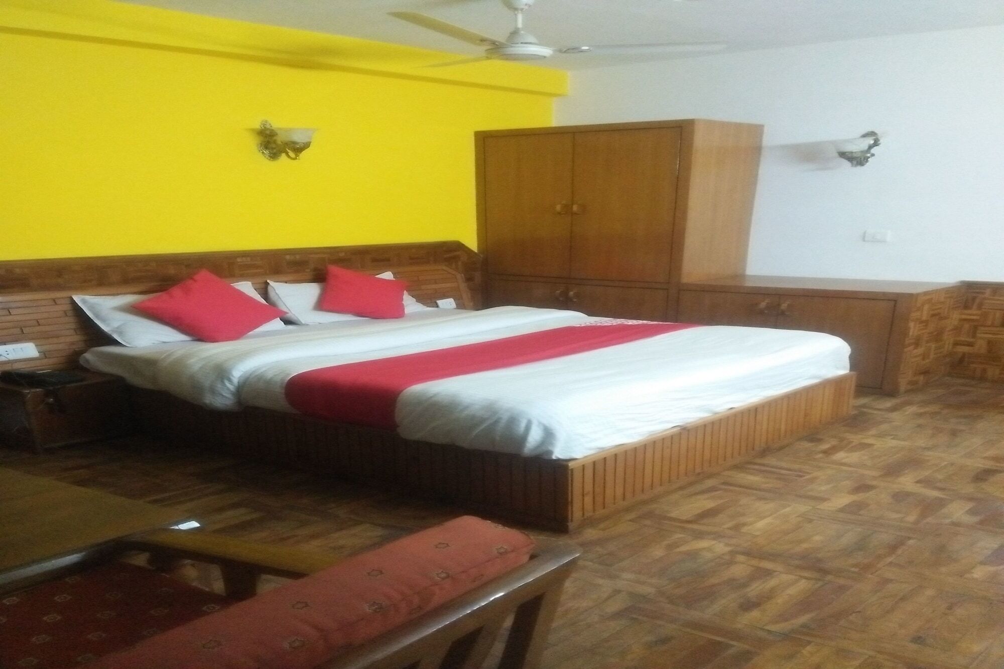 Hotel Rajhans Manali Екстериор снимка